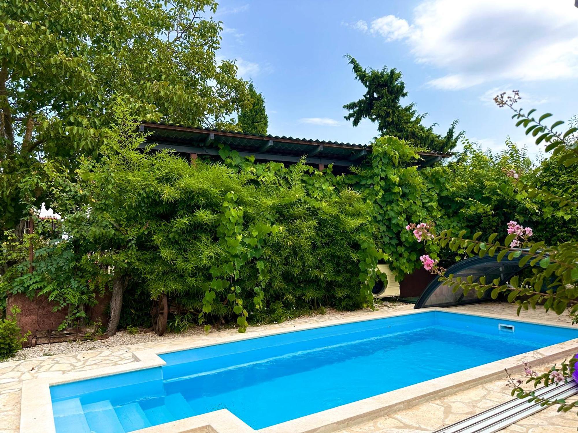 Bokalu With Private Pool Apartment